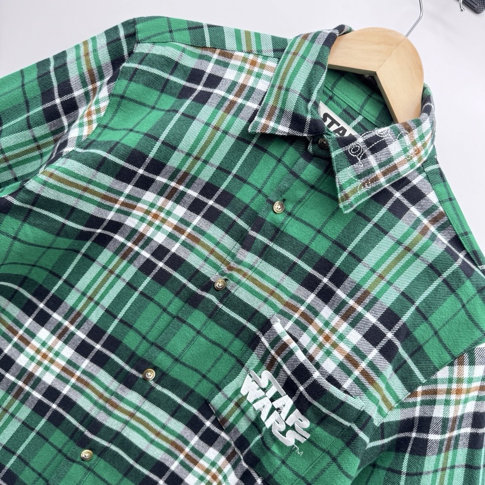 Cakeworthy Star Wars The Child Flannel Shirt Green Plaid Grogu Mandalorian Large